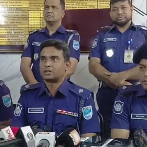 আশুলিয়ায় প্রকাশ্যে গুলির ঘটনায় পিস্তল-গুলিসহ গ্রেপ্তার ৩