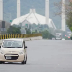 বিশ্বের নজর পাকিস্তানে, লকডাউনে ইসলামাবাদ  