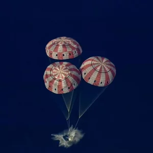 চন্দ্রাভিযান শেষে পৃথিবীতে ফিরলেন ৪ নভোচারী