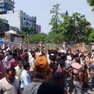 বায়তুল মোকাররমে হকার উচ্ছেদকে কেন্দ্র করে সংঘর্ষ