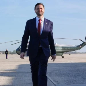 ইরান ইস্যুতে আলোচনার জন্য পাকিস্তানের পথে জেডি ভ্যান্সসহ মার্কিন প্রতিনিধিদল