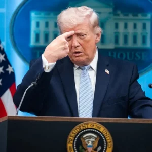 বৈঠক শেষে ট্রাম্পের ‘রহস্যজনক নীরবতা’ কি ঝড়ের আগের পূর্বাভাস