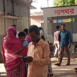 ঝিনাইদহে দুই বাসের সংঘর্ষ, চাপায় পড়ে হকার নিহত