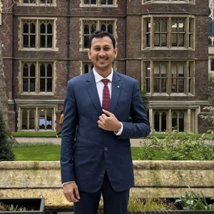 স্বপ্ন থেকে বিশ্বমঞ্চে: মঈনুলের ইসেভিওর গড়ার গল্প