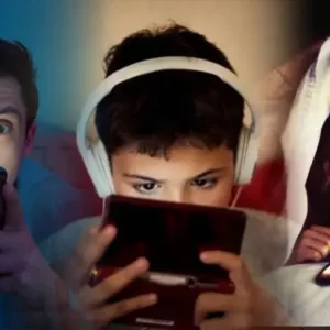 মোবাইল ও ইন্টারনেটে আসক্তি বাড়ার আশঙ্কা