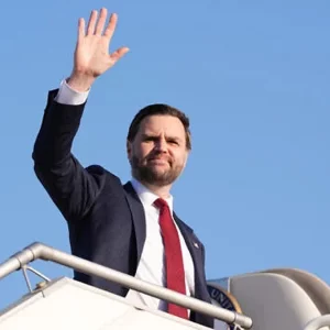 আলোচনা ব্যর্থ ঘোষণার পরেই পাকিস্তান ছাড়লেন ভ্যান্স