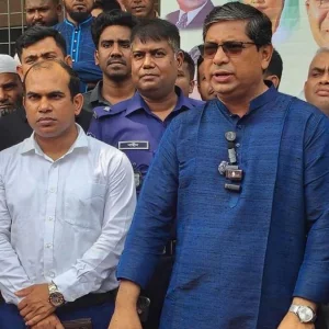 জ্বালানি তেলের সরবরাহ স্বাভাবিক, আতঙ্কের কিছু নেই: প্রতিমন্ত্রী মীর শাহে আলম