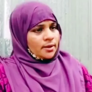 বিয়ের দাবিতে যুবকের বাড়িতে অনশনে ৫ সন্তানের জননী