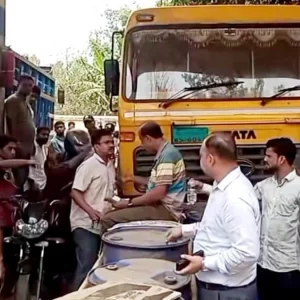 বারবার তেল নিতে পাম্পে এসে ধরা ৩ মোটরসাইকেল চালক, পরে জরিমানা