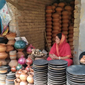 বৈশাখী মেলা ঘিরে কর্মব্যস্ত ফুলবাড়ীর কুমোরপাড়া