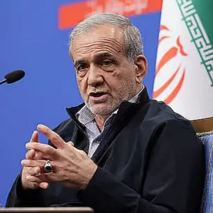 সমঝোতায় পৌঁছাতে যুক্তরাষ্ট্রকে ‘কর্তৃত্ববাদী’ মনোভাব ছাড়তে হবে: পেজেশকিয়ান