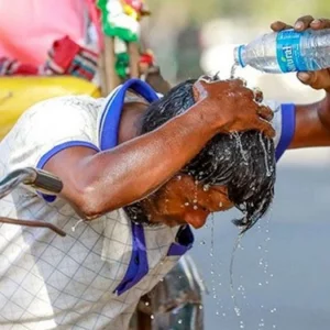 ঈশ্বরদীতে বৈশাখের প্রথম দিনেই তাপপ্রবাহ, হাঁপিয়ে উঠছেন শ্রমিকেরা