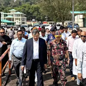 টেকনাফ স্থলবন্দর পরিদর্শন করলেন স্বরাষ্ট্রমন্ত্রী