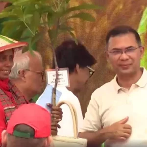 কিষাণ-কিষাণির হাতে উঠলো কার্ড, পেলেন আড়াই হাজার টাকা