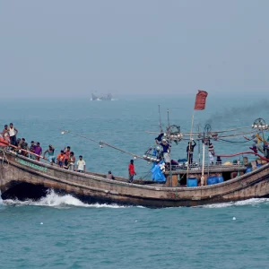 আন্দামান সাগরে মালয়েশিয়াগামী ট্রলারডুবি, বাঁশখালীর ৫ জন নিখোঁজ