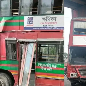 দুর্ঘটনার কবলে ঢাবির ‘ক্ষণিকা’ বাস, আহত একাধিক শিক্ষার্থী