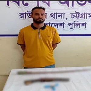চট্টগ্রামে দেশীয় অস্ত্রসহ যুবক গ্রেপ্তার