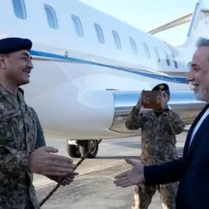 উত্তেজনার মাঝে ইরান সফরে পাকিস্তানের সেনাপ্রধান, স্বাগত জানালেন আরাঘচি