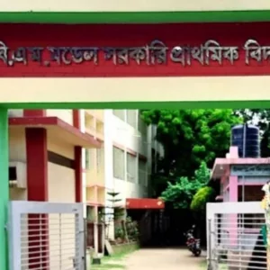 স্কুল ছুটি, টয়লেটে আটকা তৃতীয় শ্রেণির শিক্ষার্থী