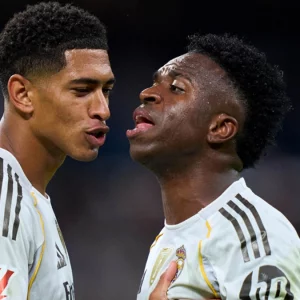 চ্যাম্পিয়নস লিগ থেকে বিদায়ের ম্যাচে রিয়ালের দুই তারকার ঝগড়া