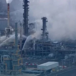 অস্ট্রেলিয়ার তেল শোধনাগারে আগুন, জ্বালানি সংকটের আশঙ্কা