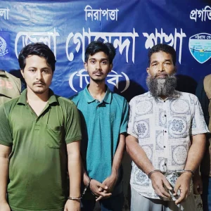 নোয়াখালীতে অবৈধভাবে মজুদকৃত ১২০০ লিটার পেট্রোল উদ্ধার, গ্রেপ্তার ৩