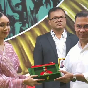 খালেদা জিয়ার পক্ষে স্বাধীনতা পুরস্কার গ্রহণ করলেন নাতনি জাইমা রহমান