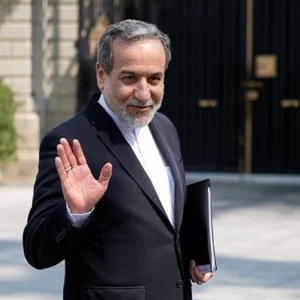 আগামী ১০ দিন হরমুজ প্রণালি সম্পূর্ণ খোলা থাকবে: ইরানের পররাষ্ট্রমন্ত্রী