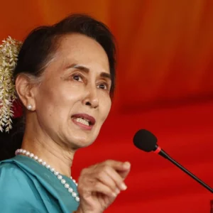 অং সান সু চির সাজার মেয়াদ কমালো মিয়ানমার