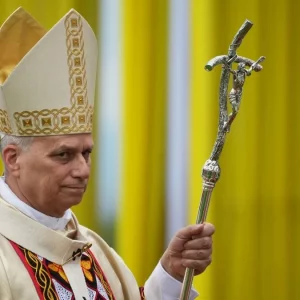 মুষ্টিমেয় স্বৈরশাসক যুদ্ধ দিয়ে পৃথিবীকে ধ্বংস করছে: পোপ