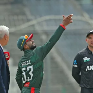 টস হেরে ফিল্ডিংয়ে বাংলাদেশ, একাদশে তিন পেসার