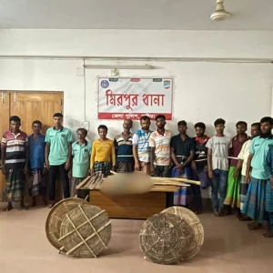 শিশুদের খেলাকে কেন্দ্র করে দুপক্ষের সংঘর্ষ, হাতুড়ির আঘাতে অভিভাবক আহত