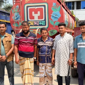 নোয়াখালীতে মেঘনা পেট্রোলিয়ামের গাড়িসহ বিপুল পরিমাণ ডিজেল জব্দ