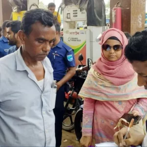 বৈধ কাগজপত্র ছাড়া তেল নিতে আসা ৮ মোটরসাইকেল চালককে জরিমানা