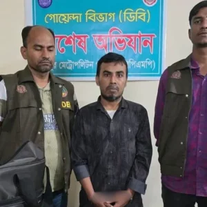 ৭২ বোতল ফেন্সিডিলসহ স্বেচ্ছাসেবক দল নেতা আটক, পরে বহিষ্কার