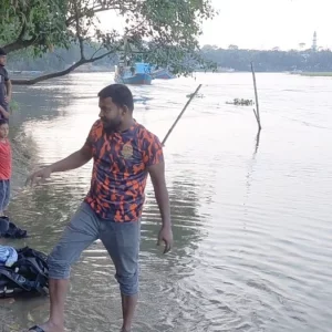 ভরদুপুরে ডাকাতিয়া নদীতে গোসলে নেমে ভেসে গেছে দুই শিশু