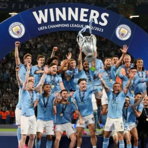 ট্রেবল মেডেল নিলামে তুলছে সিটির খেলোয়াড়!