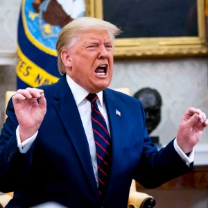 ইরান অভিযানে যুদ্ধবিমান ভূপাতিতের খবরে ক্ষোভে চিৎকার করতেন ট্রাম্প