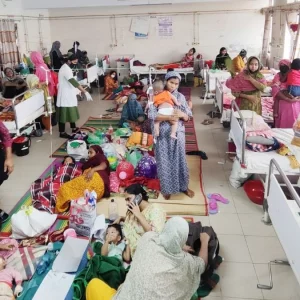 হামে মৃত্যু বাড়ছে, এক শয্যায় চিকিৎসা চলছে দুই-তিন শিশুর