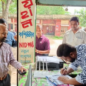জাল সনদে ফুয়েল কার্ড নিতে গিয়ে দুই যুবক আটক-জরিমানা