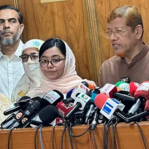 এক পরিবারে দুই এমপির নীতি না থাকায় আমিরের স্ত্রীকে মনোনয়ন দেওয়া হয়নি