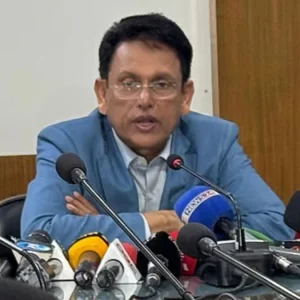 এক শিক্ষার্থী আরেকজনের খাতা দেখছিল, তাদের সাবধান করেছি