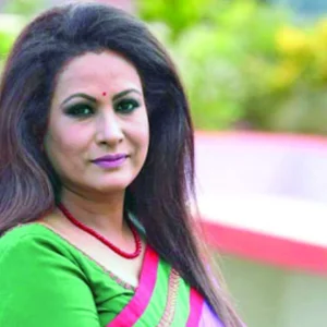 হজে যাচ্ছেন চম্পা