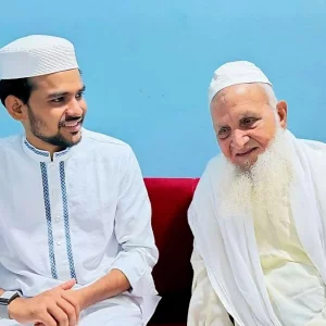 হেফাজত আমিরের দোয়া নিলেন এনসিপি মুখপাত্র আসিফ মাহমুদ