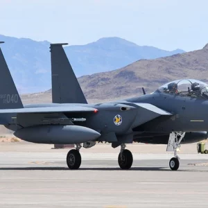 ছবি তুলছিল পাইলট, মাঝ আকাশে ২ যুদ্ধবিমানের সংঘর্ষ