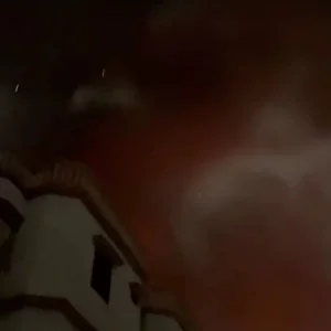 রাজধানীর কামরাঙ্গীরচরে কাপড়ের গোডাউনে আগুন