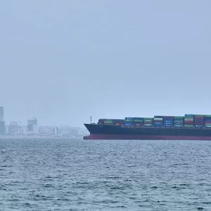 হরমুজ প্রণালিতে একাধিক কন্টেইনার জাহাজে ইরানের হামলা