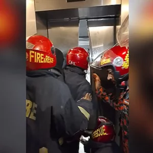 সরকারি বাসভবনের লিফটে ৭৫ মিনিট আটকা কিশোর, কাজ করেনি অ্যালার্ম