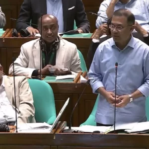 প্রাথমিকের শিক্ষার্থীদের মাঝে বিনামূল্যে জুতা বিতরণ করবে সরকার