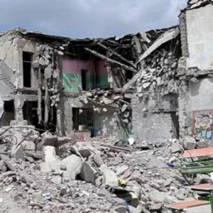 যুদ্ধে ক্ষতিগ্রস্ত হওয়া ১৩০০টি স্কুলের অর্ধেকেরও বেশি মেরামত করেছে ইরান